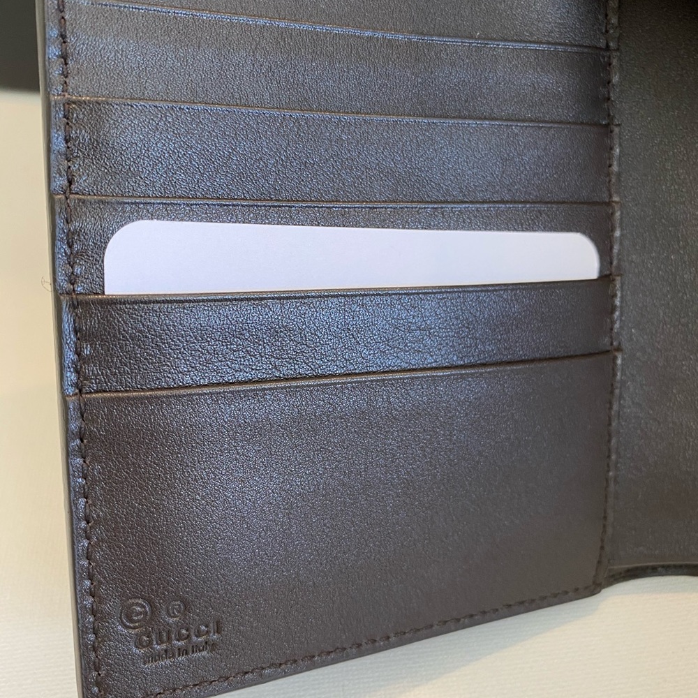 Brand New: Gucci GG Logo Vertical Passport Case - Picture 3 of 7
